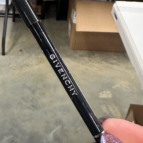 Givenchy 04 Fuschia Irresistable Lip Liner Pencil - Picture 3 of 6